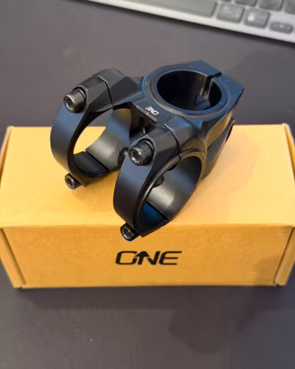 Kit manubrio e stem one up carbon v2