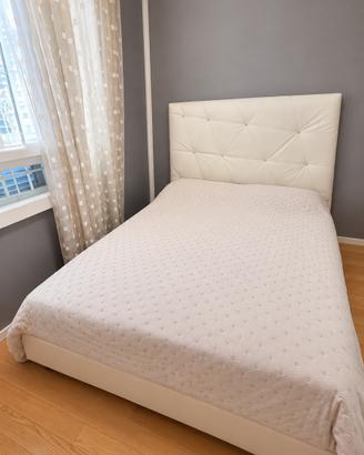 Letto una puazza e mezza bianco con testata imbott