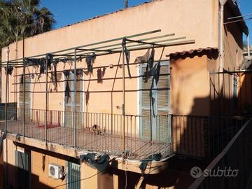 Singola 1°piano scala indipendente postiauto METRO