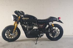 Triumph 900 thruxton