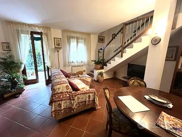 CAVARZERE: 120B: Schiera centrale con garage