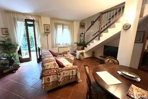 CAVARZERE: 120B: Schiera centrale con garage