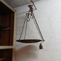 Antica bilancia a sospensione in ferro – vintage
