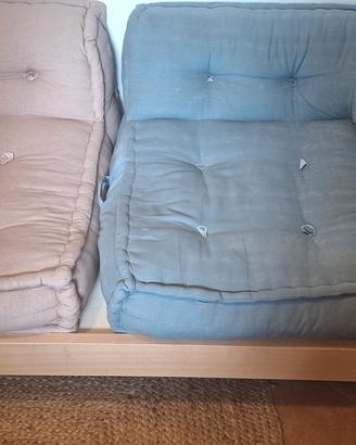 Divano modulare in legno con cuscini – componibile