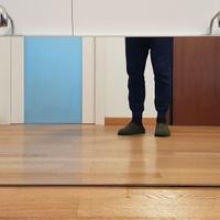 Specchio bagno con luci e mensola in vetro