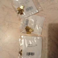 attacca quadri triangolare in ottone 