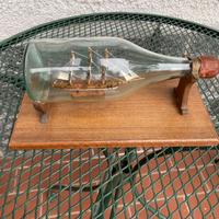 Barchetta nella bottiglia