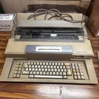 Macchina da scrivere Olivetti