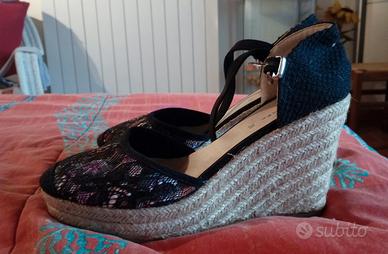 sandali con zeppa 