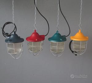 LAMPADA INDUSTRIALE RESTAURATA CON CAMPANA IN VETR