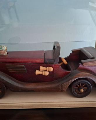 Modellino artigianale di auto d'epoca