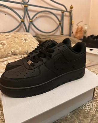 Nike Air Force 1 nere EU38
