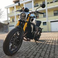 CFMOTO CLX 700 moto scrambler -naked 