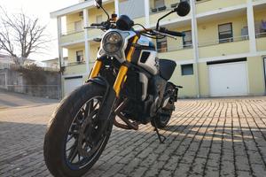 CFMOTO CLX 700 moto scrambler -naked 