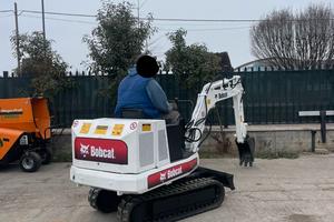 E129 Mini escavatore 14 q