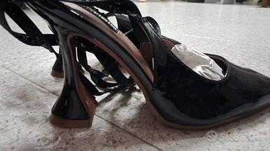 Scarpe con tacco e lacci