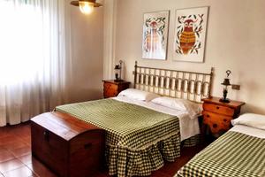 Casa indipendente con spazio esterno recintato