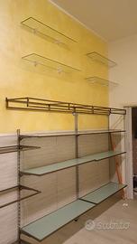 Vetrina in ferro leggero e vetri