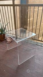 Tavolino in plexiglas trasparente