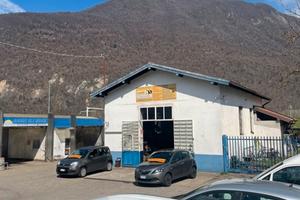 Capannone piu autolavaggio