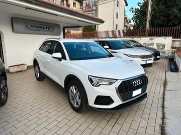 Audi Q3 35 2.0 tdi Business s-tronic 150CV