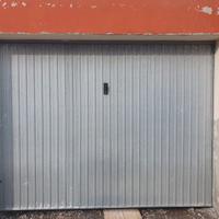 portone basculante garage