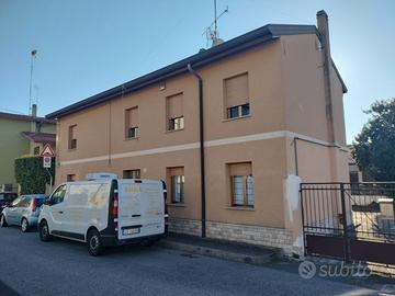 Casa indipendente con giardino e rimessa