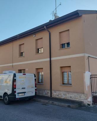 Casa indipendente con giardino e rimessa