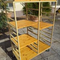 Carrello con scaffalatura a ripiani 