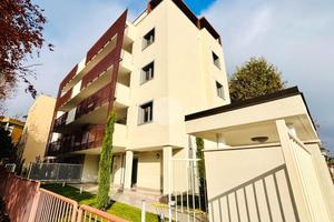 3 LOCALI A MONZA