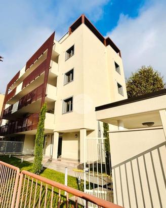 3 LOCALI A MONZA