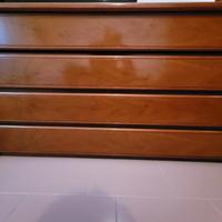 Camera da letto armadio, comò e comodini.