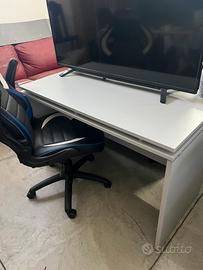 Scrivania ufficio o gaming grigia