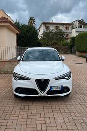 Stelvio 2.2 TD 180 CV AT8 RWD Executive (132 kw)