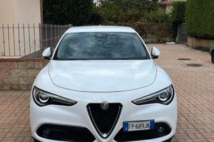 Stelvio 2.2 TD 180 CV AT8 RWD Executive (132 kw)