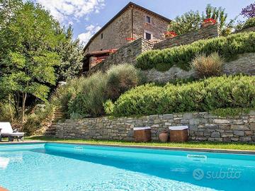 Rustico / Casale di 1500 m² con più di 5 locali e 