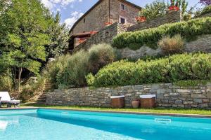 Rustico / Casale di 1500 m² con più di 5 locali e 