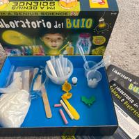 Kit gioco Laboratorio del buio/dei fluidi schifosi