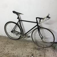Bicicletta scatto fisso nera