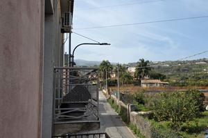 Fiumefreddo casa singola su due livelli