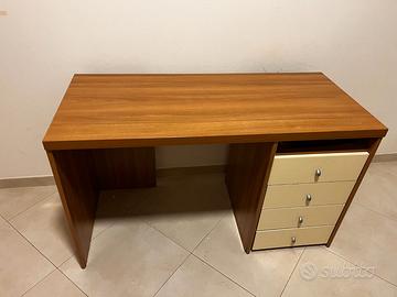 Scrivania + cassettiera estraibile