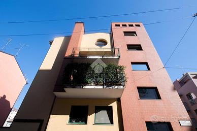 2 LOCALI A MILANO