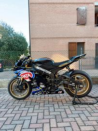 Yamaha R6