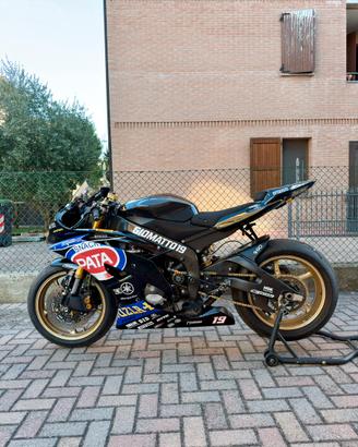 Yamaha R6