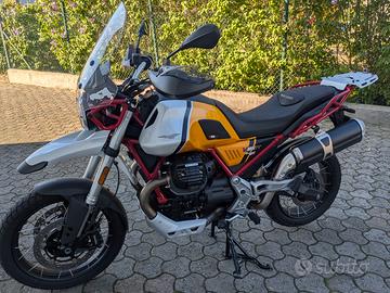 Guzzi V85TT evocative graphic