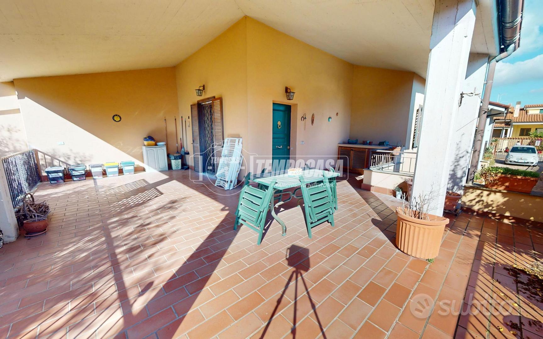 VILLA QUADRIFAMILIARE SU TRE LIVELLI CON BOX AUTO - Vista 3