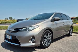 Toyota Auris Touring 1 4d