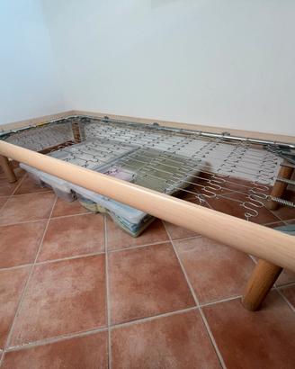 Letto singolo con rete
