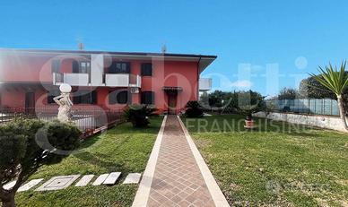 Villa bifamiliare Pastorano [Cod. rif 3270502VRG]
