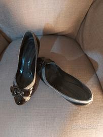 scarpe nere in vernice con zeppa 